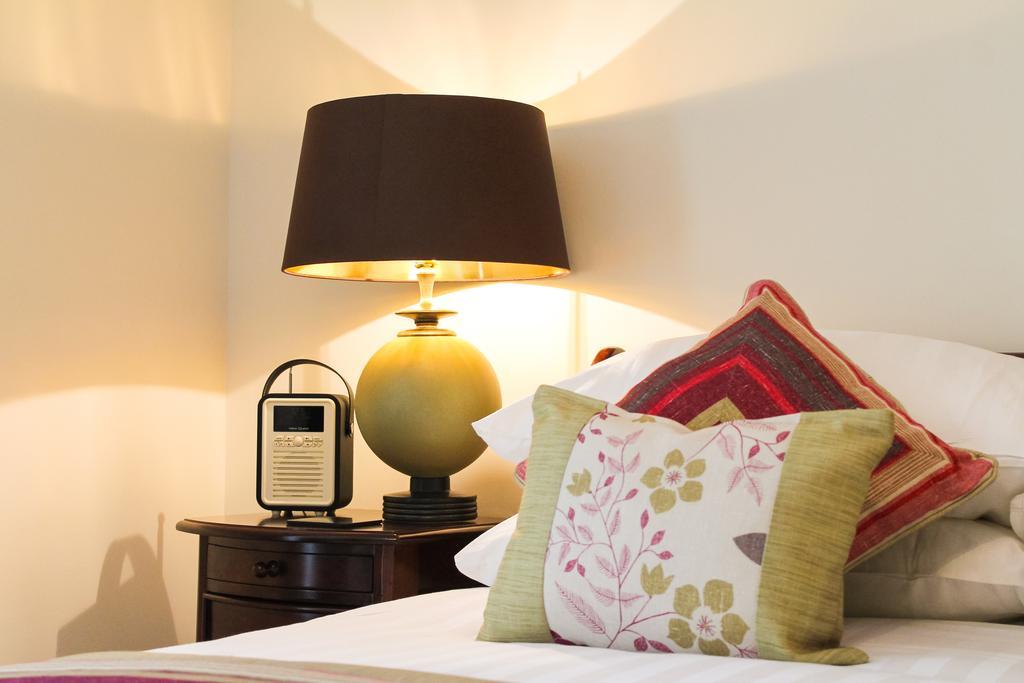 The Bishops Table Hotel Farnham  Exteriér fotografie