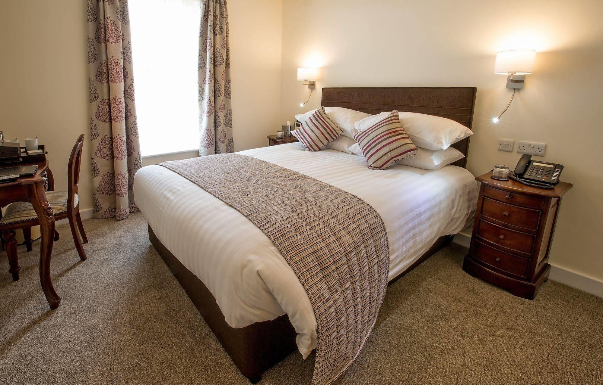 The Bishops Table Hotel Farnham  Exteriér fotografie