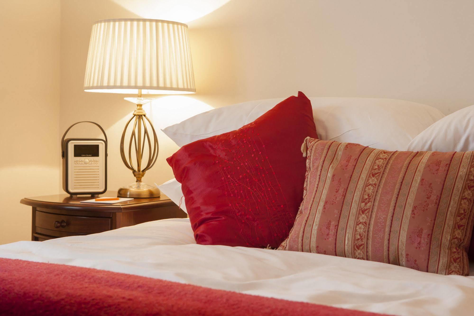 The Bishops Table Hotel Farnham  Exteriér fotografie